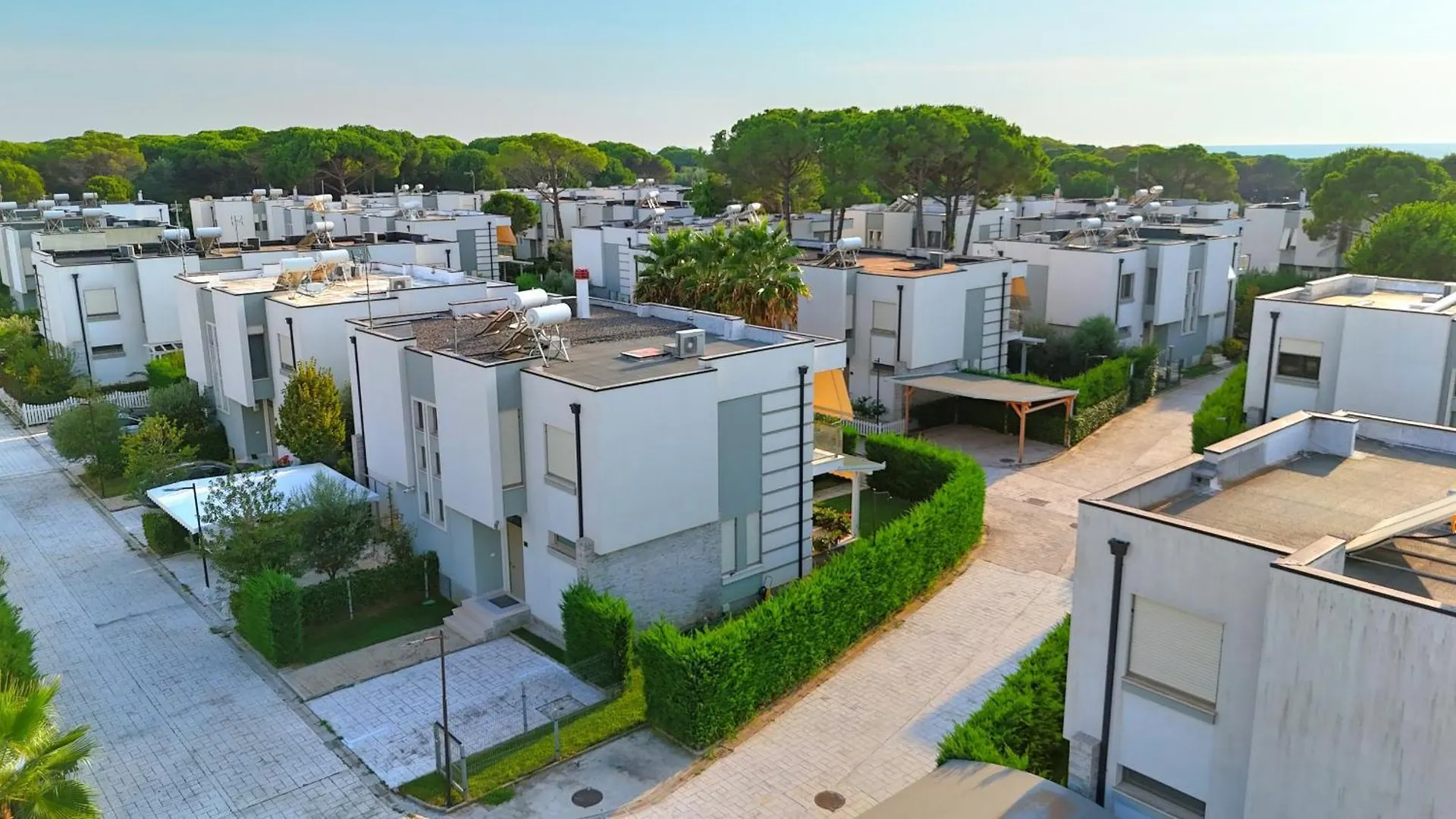 Modern Villas At Perla Resort دراس 0*,